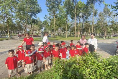 Hoạt động dã ngoại của bé