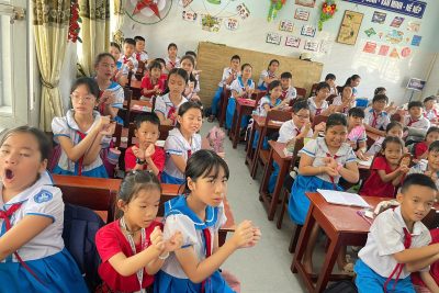 Làm quen với trường Tiểu học của các anh chị khối Lá